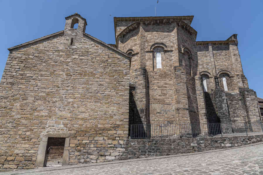 Huesca - Siresa 16 - monasterio de San Pedro de Siresa.jpg
